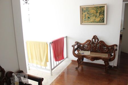 Casa à venda com 330m², 4 quartos e 5 vagasSala Privada (Entre os Quartos)