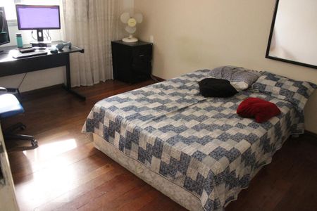 Casa à venda com 330m², 4 quartos e 5 vagasQuarto 3