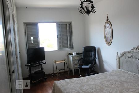 Casa à venda com 330m², 4 quartos e 5 vagasSuíte