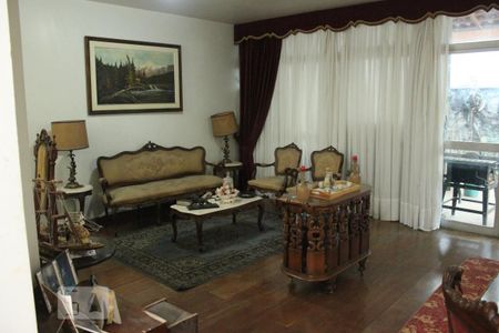 Casa à venda com 330m², 4 quartos e 5 vagasSala de Estar