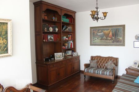 Casa à venda com 330m², 4 quartos e 5 vagasSala Privada (Entre os Quartos)