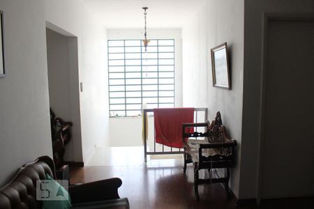 Casa à venda com 330m², 4 quartos e 5 vagasSala Privada (Entre os Quartos)