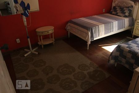 Casa à venda com 330m², 4 quartos e 5 vagasQuarto 2