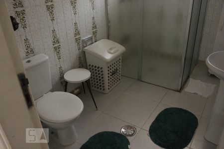 Casa à venda com 330m², 4 quartos e 5 vagasBanheiro - Entre os quartos