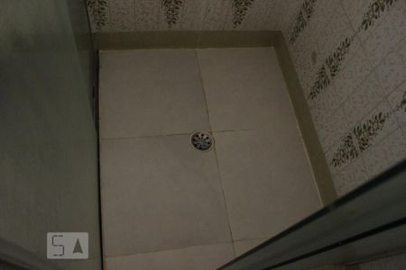 Casa à venda com 330m², 4 quartos e 5 vagasBanheiro - Entre os quartos