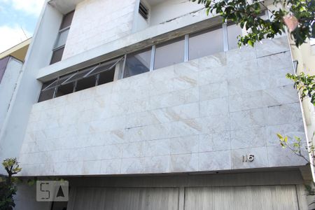Casa à venda com 330m², 4 quartos e 5 vagasFachada