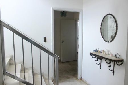 Casa à venda com 330m², 4 quartos e 5 vagasEscadas