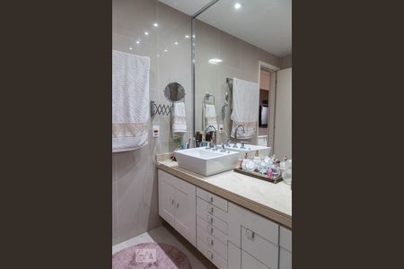 Apartamento à venda com 179m², 3 quartos e 3 vagas Apartamento à venda com 179m², 3 quartos e 3 vagasBanheiro da Suíte 1