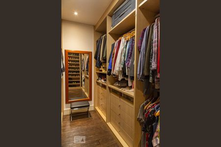 Apartamento à venda com 179m², 3 quartos e 3 vagas Apartamento à venda com 179m², 3 quartos e 3 vagasCloset