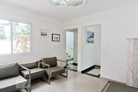 Casa à venda com 400m², 4 quartos e 3 vagas Casa à venda com 400m², 4 quartos e 3 vagasSaleta