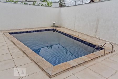 Casa à venda com 400m², 4 quartos e 3 vagas Casa à venda com 400m², 4 quartos e 3 vagasPiscina
