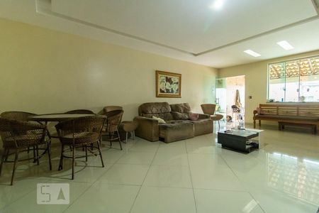 Casa à venda com 360m², 6 quartos e 4 vagasSala