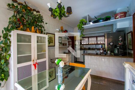 Casa à venda com 300m², 5 quartos e 3 vagas Casa à venda com 300m², 5 quartos e 3 vagasCopa