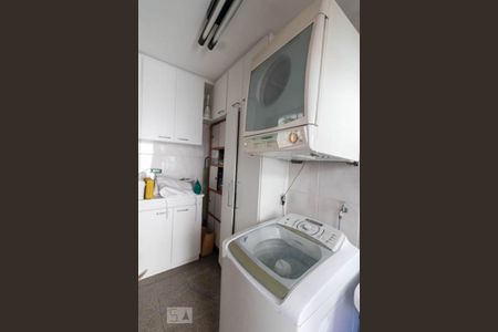 Casa à venda com 300m², 5 quartos e 3 vagas Casa à venda com 300m², 5 quartos e 3 vagasÁrea de Serviço