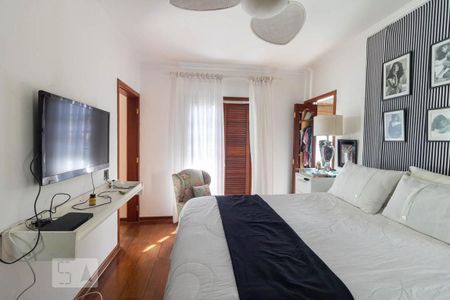 Casa à venda com 300m², 5 quartos e 3 vagas Casa à venda com 300m², 5 quartos e 3 vagasSuíte