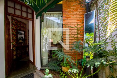 Casa à venda com 300m², 5 quartos e 3 vagas Casa à venda com 300m², 5 quartos e 3 vagasHall de entrada