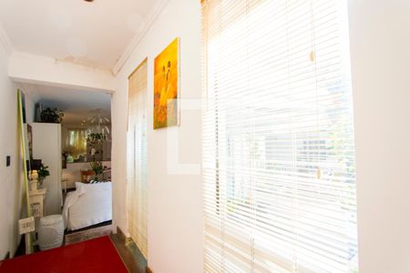 Casa à venda com 300m², 5 quartos e 3 vagas Casa à venda com 300m², 5 quartos e 3 vagasCorredor