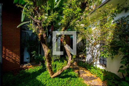 Casa à venda com 300m², 5 quartos e 3 vagas Casa à venda com 300m², 5 quartos e 3 vagasJardim