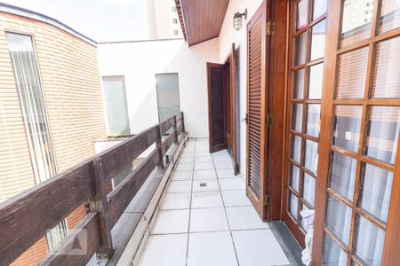 Casa à venda com 300m², 5 quartos e 3 vagas Casa à venda com 300m², 5 quartos e 3 vagasVaranda do Quarto 2 e 3