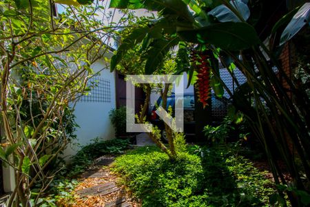 Casa à venda com 300m², 5 quartos e 3 vagas Casa à venda com 300m², 5 quartos e 3 vagasJardim