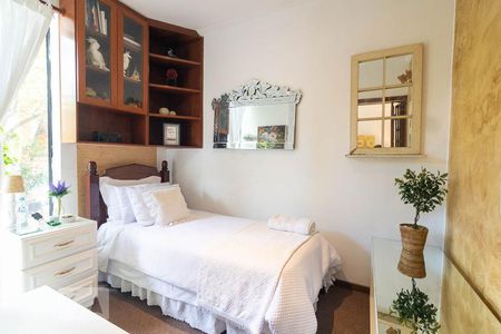 Casa à venda com 300m², 5 quartos e 3 vagas Casa à venda com 300m², 5 quartos e 3 vagasQuarto 1