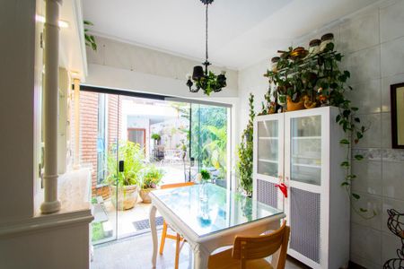 Casa à venda com 300m², 5 quartos e 3 vagas Casa à venda com 300m², 5 quartos e 3 vagasCopa