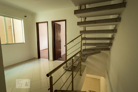 Casa à venda com 200m², 4 quartos e 1 vaga Casa à venda com 200m², 4 quartos e 1 vagaHall