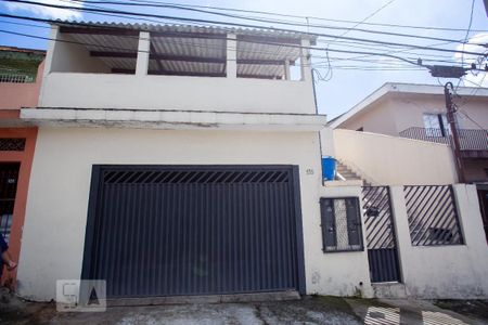 Casa à venda com 225m², 4 quartos e 2 vagas Casa à venda com 225m², 4 quartos e 2 vagasFachada