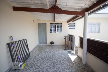 Casa à venda com 225m², 4 quartos e 2 vagas Casa à venda com 225m², 4 quartos e 2 vagasvaranda