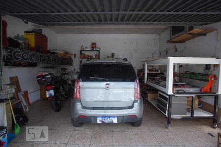 Casa à venda com 225m², 4 quartos e 2 vagas Casa à venda com 225m², 4 quartos e 2 vagasGaragem