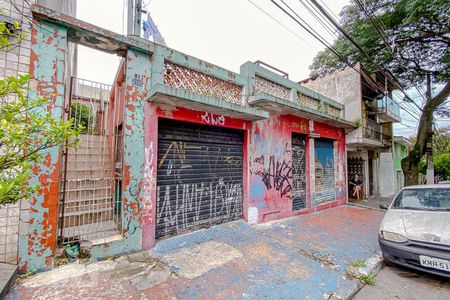 Casa à venda com 300m², 6 quartos e sem vaga Casa à venda com 300m², 6 quartos e sem vagaFachada