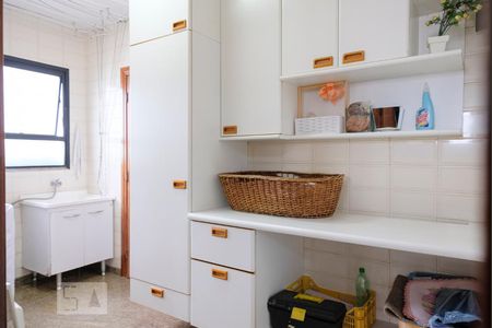 Apartamento à venda com 227m², 4 quartos e 4 vagas Apartamento à venda com 227m², 4 quartos e 4 vagasÁrea de serviço