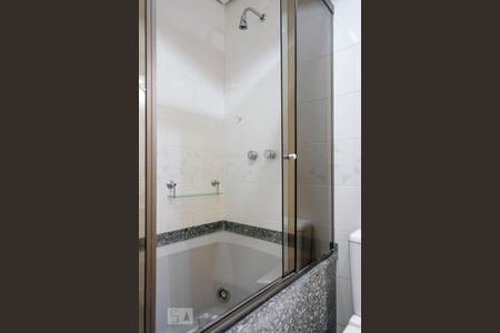 Apartamento à venda com 227m², 4 quartos e 4 vagas Apartamento à venda com 227m², 4 quartos e 4 vagasBanheiro da Suíte 2