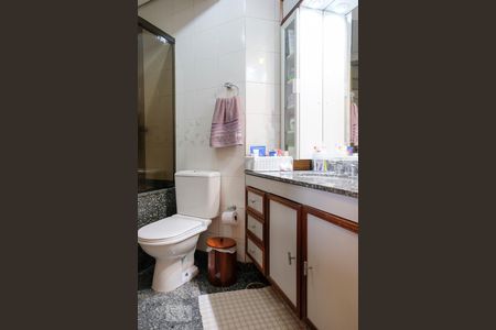 Apartamento à venda com 227m², 4 quartos e 4 vagas Apartamento à venda com 227m², 4 quartos e 4 vagasBanheiro da Suíte 2