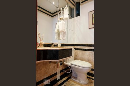 Apartamento à venda com 227m², 4 quartos e 4 vagas Apartamento à venda com 227m², 4 quartos e 4 vagasLavabo