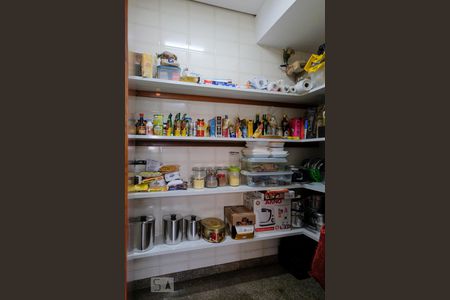 Apartamento à venda com 227m², 4 quartos e 4 vagas Apartamento à venda com 227m², 4 quartos e 4 vagasDespensa