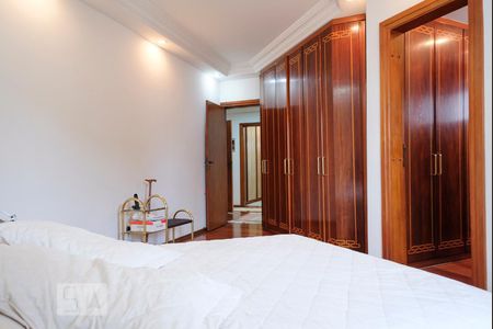 Apartamento à venda com 227m², 4 quartos e 4 vagas Apartamento à venda com 227m², 4 quartos e 4 vagasSuíte 3