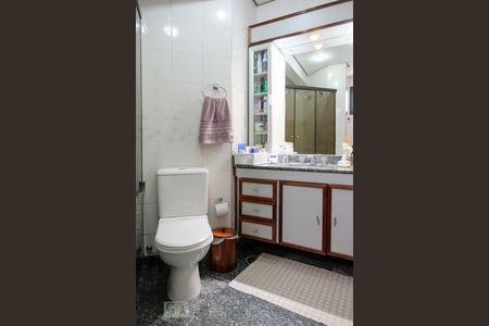 Apartamento à venda com 227m², 4 quartos e 4 vagas Apartamento à venda com 227m², 4 quartos e 4 vagasBanheiro da Suíte 2