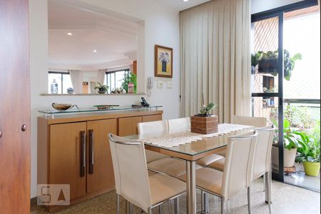 Apartamento à venda com 227m², 4 quartos e 4 vagas Apartamento à venda com 227m², 4 quartos e 4 vagasCopa