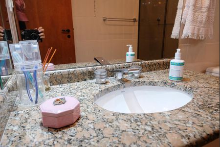 Apartamento à venda com 227m², 4 quartos e 4 vagas Apartamento à venda com 227m², 4 quartos e 4 vagasBanheiro da suíte