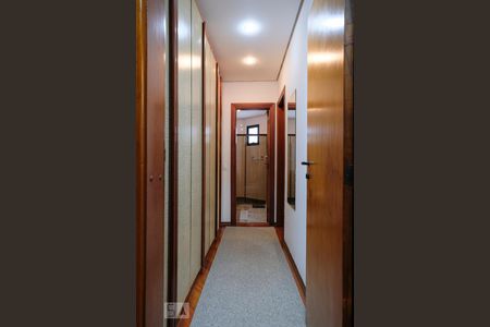 Apartamento à venda com 227m², 4 quartos e 4 vagas Apartamento à venda com 227m², 4 quartos e 4 vagasCorredor dos quartos