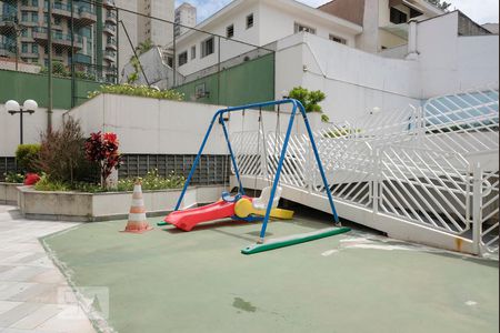 Apartamento à venda com 227m², 4 quartos e 4 vagas Apartamento à venda com 227m², 4 quartos e 4 vagasÁrea Comum - Playground