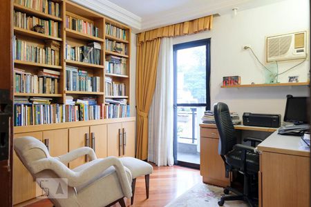 Apartamento à venda com 227m², 4 quartos e 4 vagas Apartamento à venda com 227m², 4 quartos e 4 vagasSuíte 2