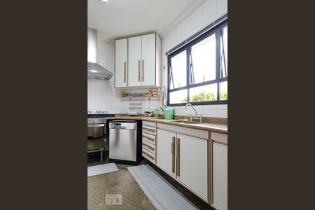 Apartamento à venda com 227m², 4 quartos e 4 vagas Apartamento à venda com 227m², 4 quartos e 4 vagasCozinha