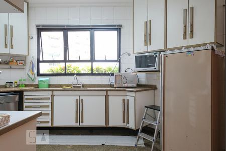 Apartamento à venda com 227m², 4 quartos e 4 vagas Apartamento à venda com 227m², 4 quartos e 4 vagasCozinha