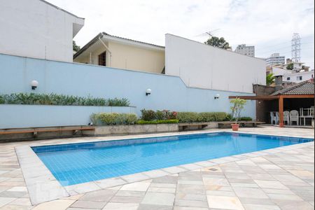 Apartamento à venda com 227m², 4 quartos e 4 vagas Apartamento à venda com 227m², 4 quartos e 4 vagasÁrea comum - Piscina