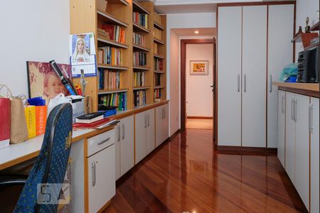 Apartamento à venda com 227m², 4 quartos e 4 vagas Apartamento à venda com 227m², 4 quartos e 4 vagasQuarto 2