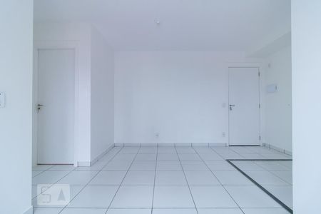 Sala de apartamento para alugar com 2 quartos, 44m² em Parada de Lucas, Rio de Janeiro