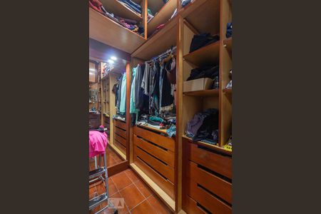 Casa à venda com 180m², 3 quartos e 4 vagasCloset