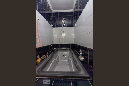 Casa à venda com 180m², 3 quartos e 4 vagasBanheiro